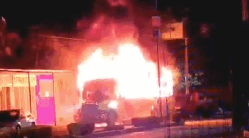Hallan 5 cuerpos calcinados en autobús incendiado en Acapulco. (Pic. Redes)